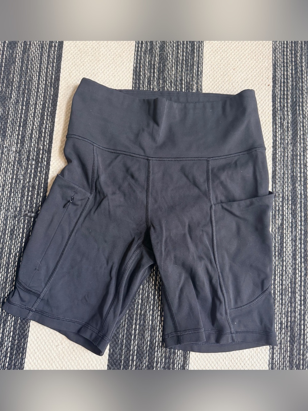 Athleta Women's Black High-Rise Bike Shorts with Side Pockets Size XS